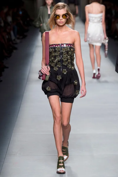 Look 32